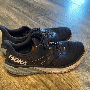 Men's Hokas 13 2E